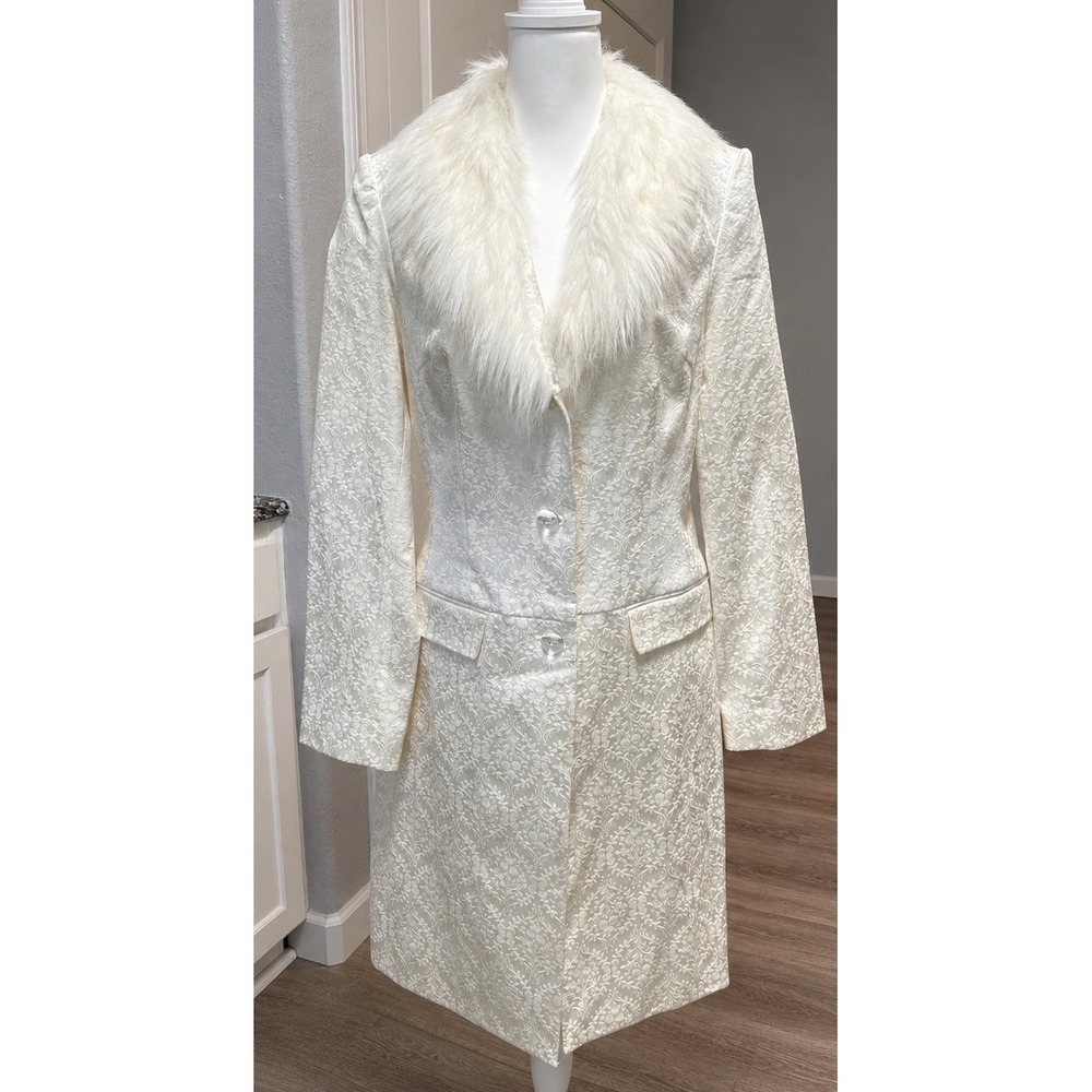 Apostrophe Woman Size 8 Long Coat Jacket Cream Faux Fur Collar